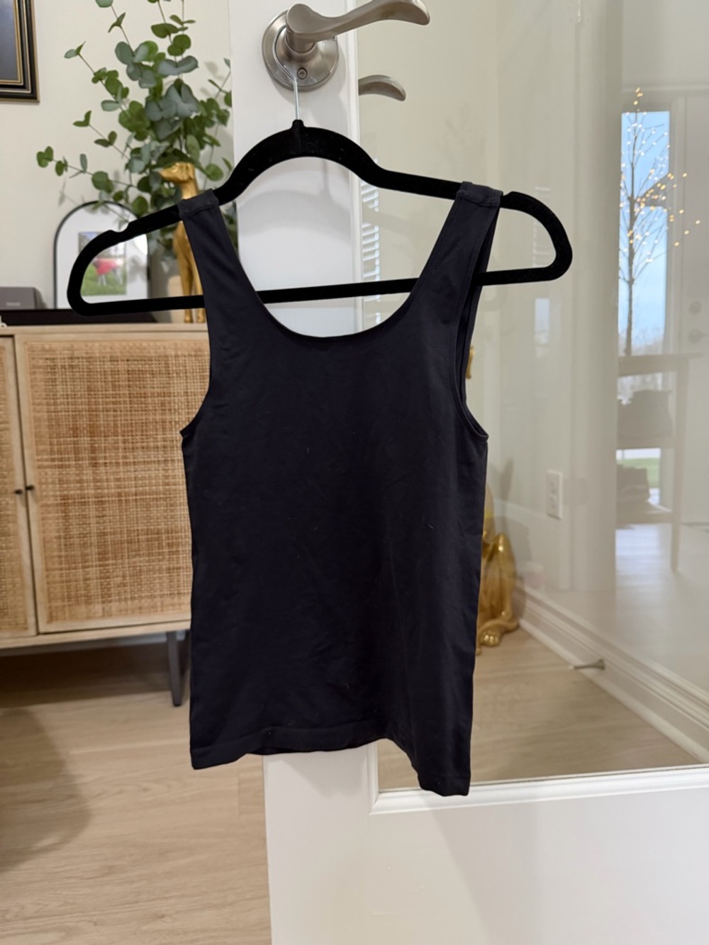 SKIMS Black Scoop Neck Tank Top - Small - Picture 2 of 3